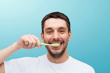 Mantener una adecuada higiene dental | Clínica dental Julián Saiz